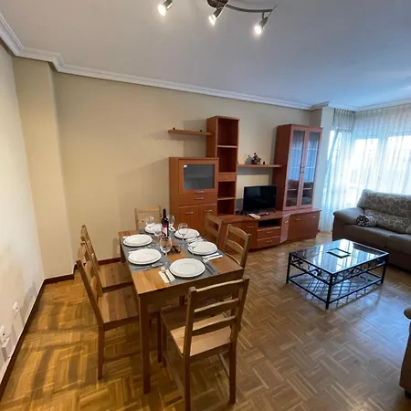 Cuatrocaminos Apartment *